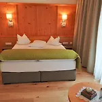 Enzian 4* لاندك